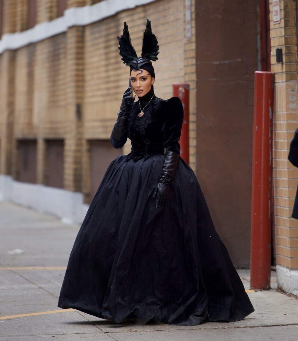 Kim Kardashianová na natáčení 13 série seriálu American Horros Story