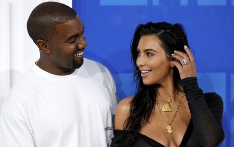 Kim Kardashian a Kanye West slaví!