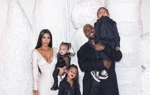 Kim Kardashianová je počtvrté matkou: Rodit ale nemusela