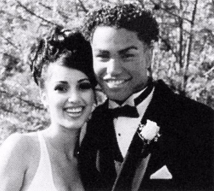 Dříve, než klan Kardashianových ovládl showbyznys randila Kim alespoň s celebritou. Muž, se kterým byla v roce 1988 na maturitním plese je T.J. Jackson, synovec Michaela Jacksona. 