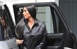 Pohled na nohy Kim Kardashianové odhalil vyrážku kvůli lupénce