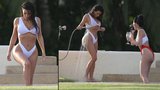Kim Kardashian v plavkách: 32 kilo má dole, ale zadek pořád jako kůň