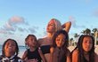 Kim Kardashianová s dětmi na pláži