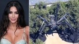 Nic pro arachnofobiky! Infarktová halloweenská výzdoba u Kim Kardashianové 