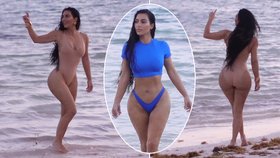 Bohyně Kim Kardashianová: V plavkách vlastní značky vypadá skoro jako nahá!