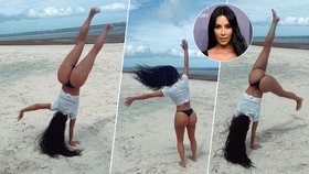 Sexy Kim Kardashianová překvapila nečekanou pružností: Vystrčila zadeček a metala hvězdy!