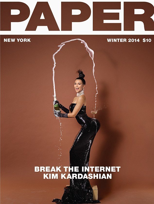 Kim Kardashian popírá gravitaci.