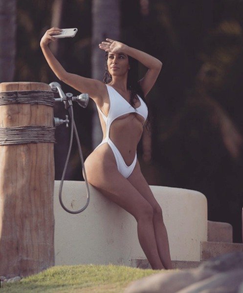 Kim Kardashian fotí sexy fotku.