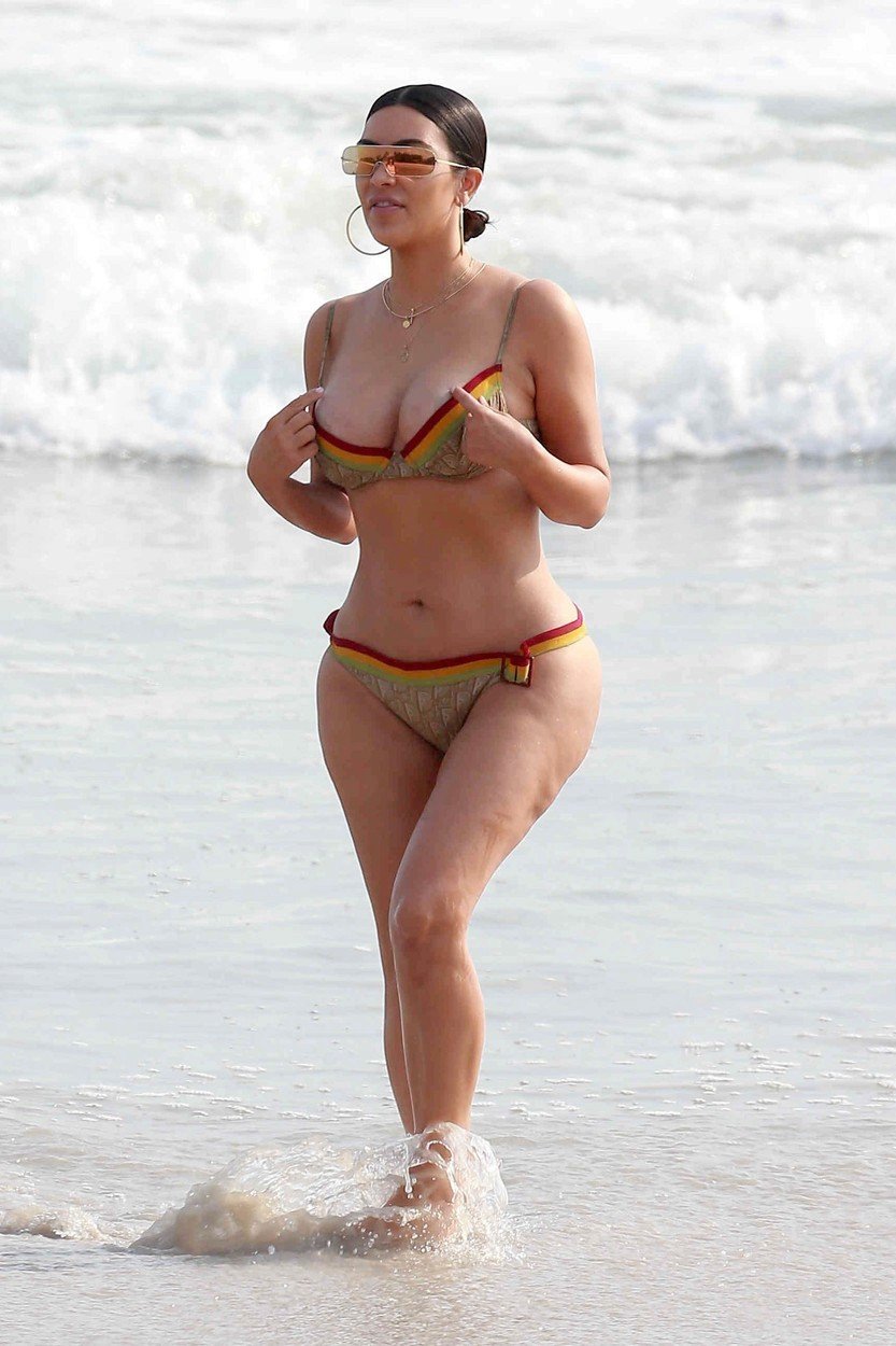Kim Kardashian ukázala svou postavu v plavkách v Mexiku na dovolené.