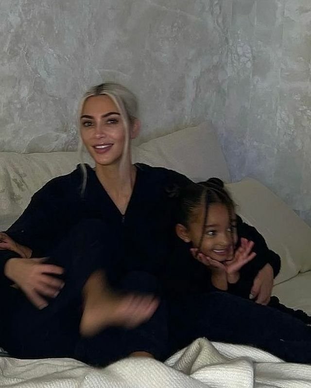 Kim Kardashianová má 4 děti.