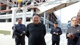 Kim Čong-un je naživu! Se sestrou vyšel ven, KLDR ukázala fotky z otevření továrny