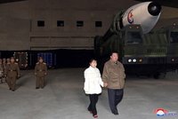 Diktátor Kim zamotal hlavu expertům: Proč vzal na odpal rakety utajenou dceru?