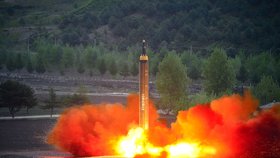 Raketu Hwasong-12 KLDR úspěšně otestovala v polovině května.