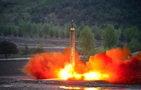 USA vyzkouší likvidaci střely protiraketou. Kvůli Kimově jaderné hrozbě