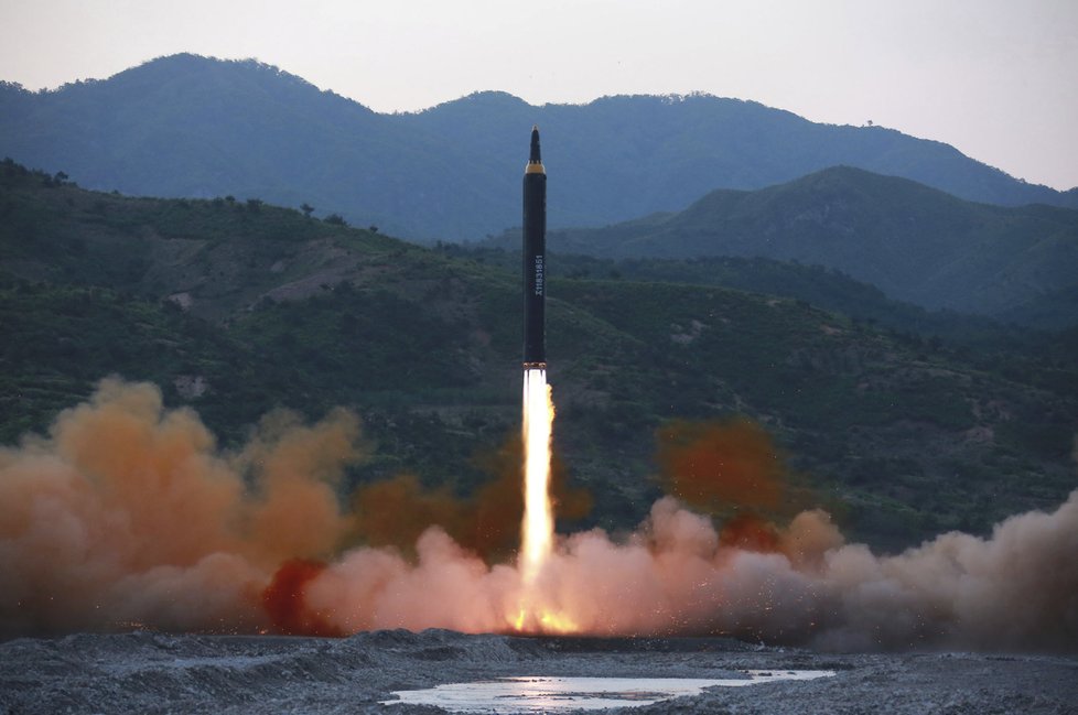 raketu Hwasong-12 KLDR úspěšně otestovala v polovině května