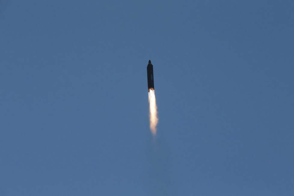 Raketu Hwasong-12 KLDR úspěšně otestovala v polovině května.