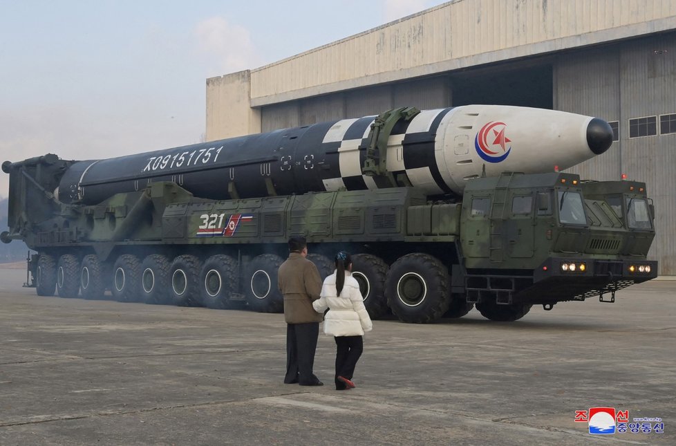 Kim Čong-Un a jeho dcera na testu severokorejské rakety, 19. 11. 2022