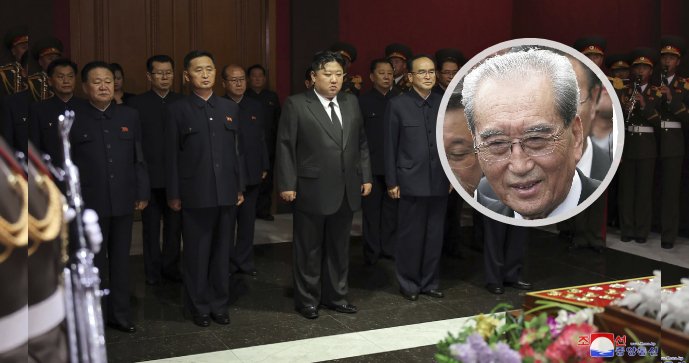 Diktátor Kim smutní u rakve svého učitele. Zemřel dlouholetý šéf propagandy KLDR Ki-nam (†94)