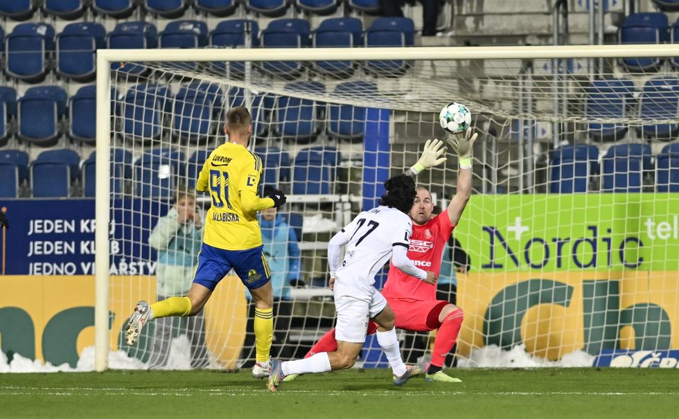 ONLINE: Slovácko - Zlín 2:0. Kim únikem z půlky zvýšil, Baník průběžně poslední ONLINE: Slovácko - Zlín 2:0. Kim únikem z půlky zvýšil, Baník průběžně poslední