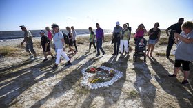 Rodina, přátelé i další lidé si letos připomněli památku zavražděné novinářky Kim Wallové.