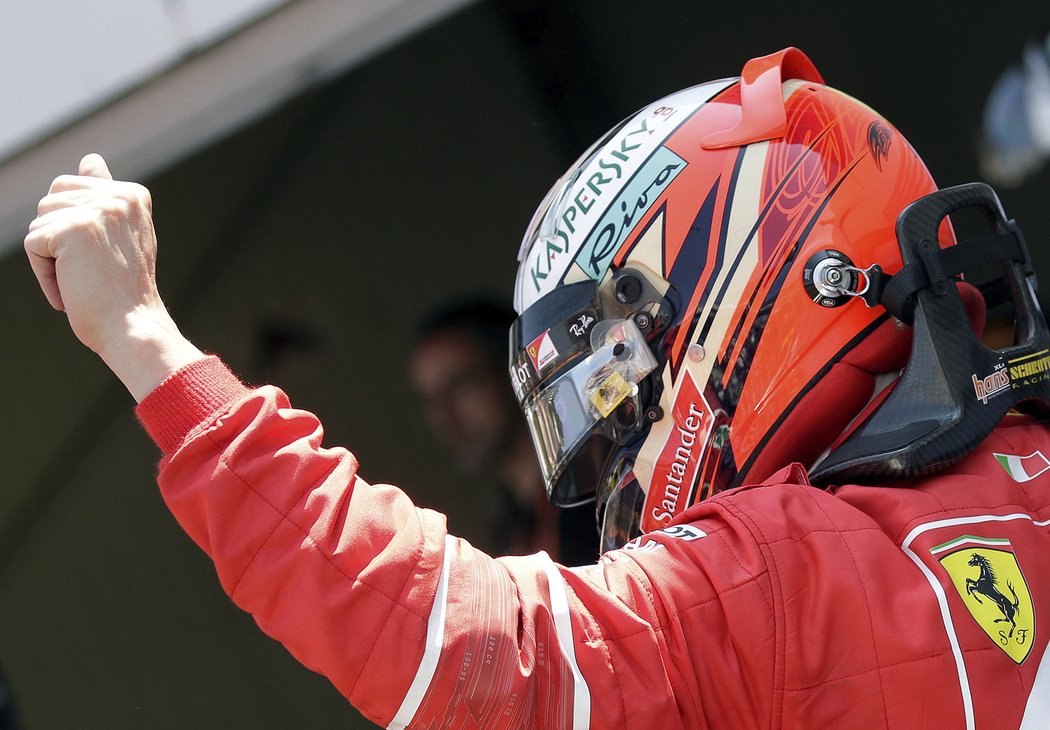  Kimi Räikkönen vystartuje z Pole Position