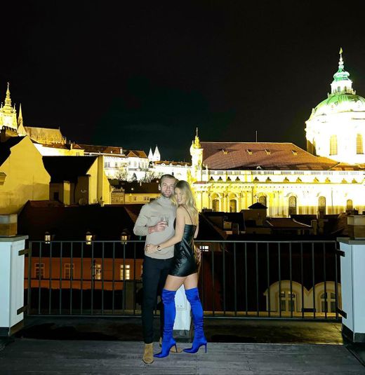 Hokejista Jakub Kindl s nádhernou ženuškou a někdejší Miss Kosovo Aferditou Hokejista Jakub Kindl s nádhernou ženuškou a někdejší Miss Kosovo Aferditou