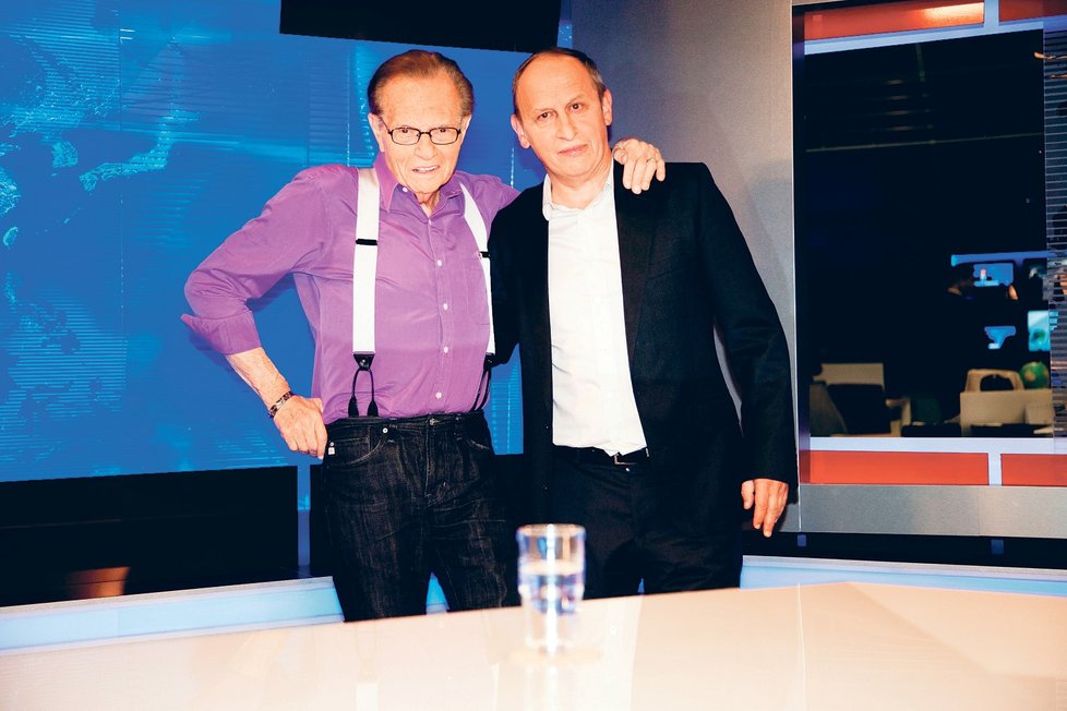 Televizní moderátoři Larry King a Jan Kraus na společném snímku z roku 2011