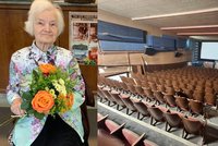 Do kina navždy zdarma: Františka (99) s rodinou využívá smlouvu z éry Rakousko-Uherska