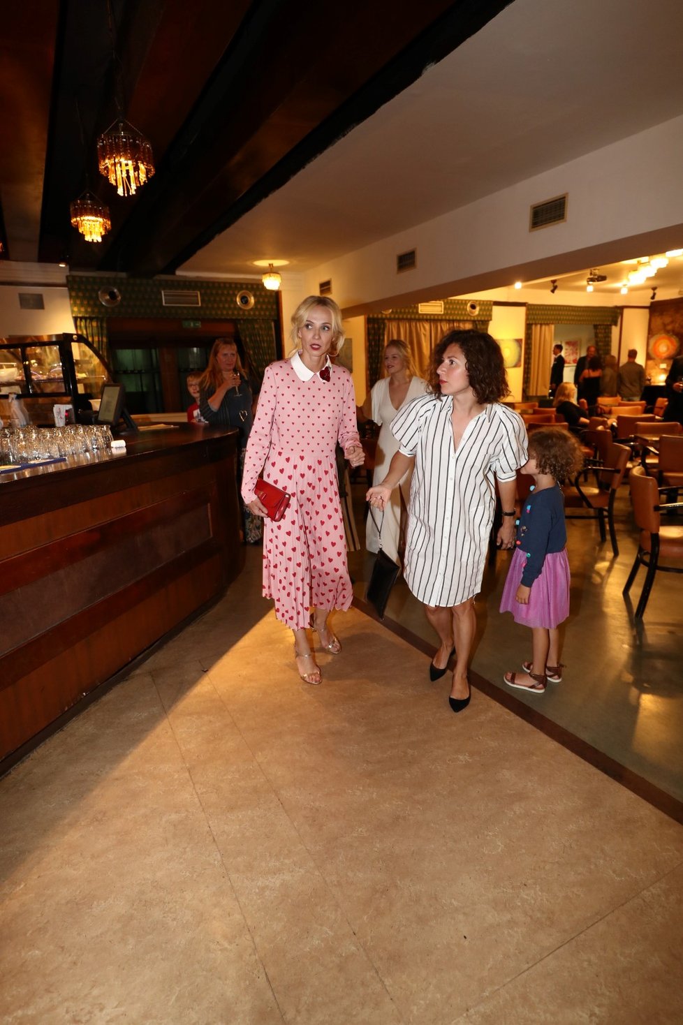 Jana Plodková a Martha Issová na premiéře pohádky