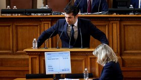 V Bulharsku padla vláda, parlament jí vyslovil nedůvěru. Premiér to schytal i za „zradu“