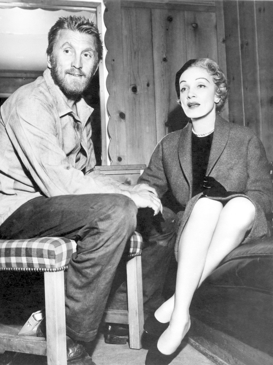 Kirk Douglas a Marlene Dietrich.