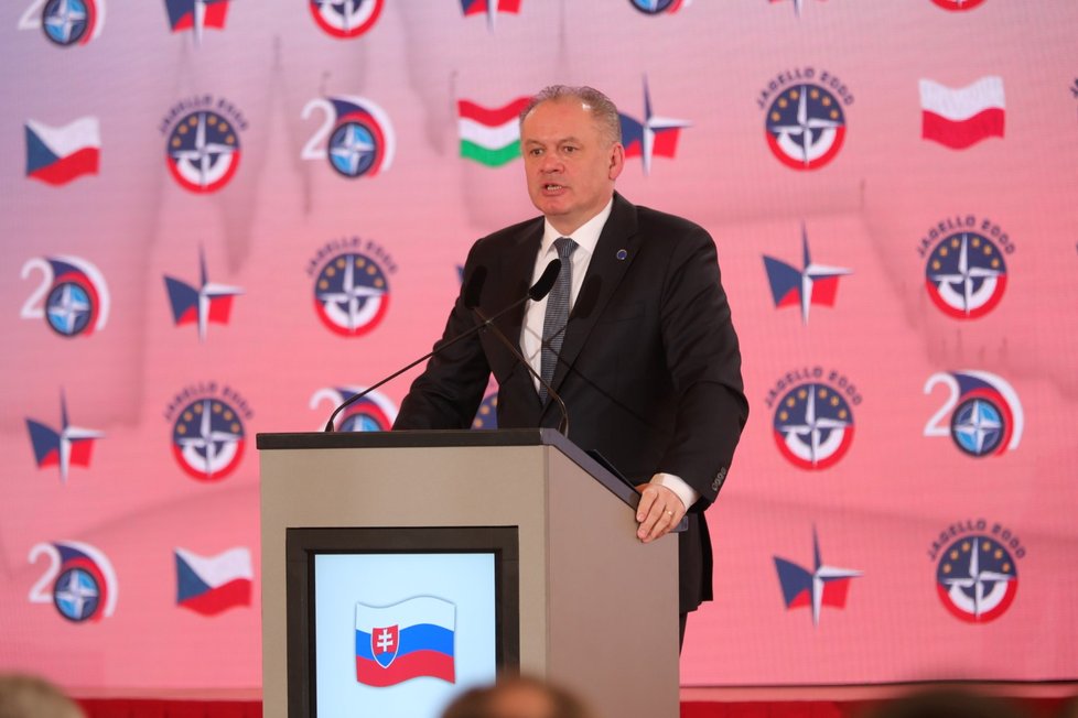 Andrej Kiska vede do slovenských voleb stranu Za Ĺudí