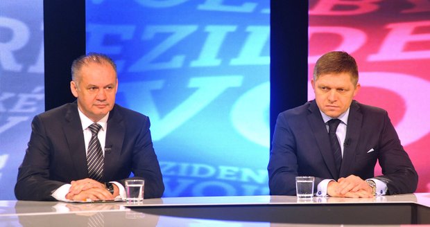 Do druhého kola postoupivší kandidáti (zprava) Robert Fico a Andrej Kiska předvedli v televizi další ostrou slovní roztržku.