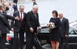 Prezidenta Kisku přivítal Miloš Zeman a manželka Ivana.