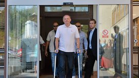 Slovenský prezident Andrej Kiska opustil po operaci plzeňskou nemocnici