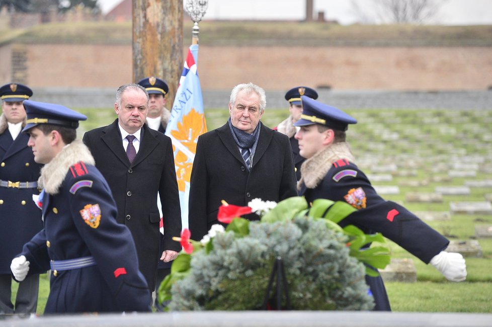 Prezidenti Zeman a Kiska uctili v Terezíně oběti holokaustu.