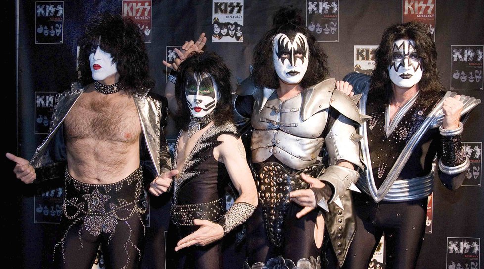 Populární rocková kapela Kiss ohlásila své poslední turné.   Ponese název End of the Road (Konec cesty)