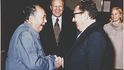 Henry Kissinger, Gerald Ford a Mao Ce-tung, 1975.
