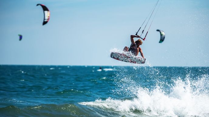 Kitesurfing