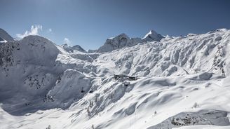 Zimní dovolená s přesahem je v rakouských skiareálech nový standard