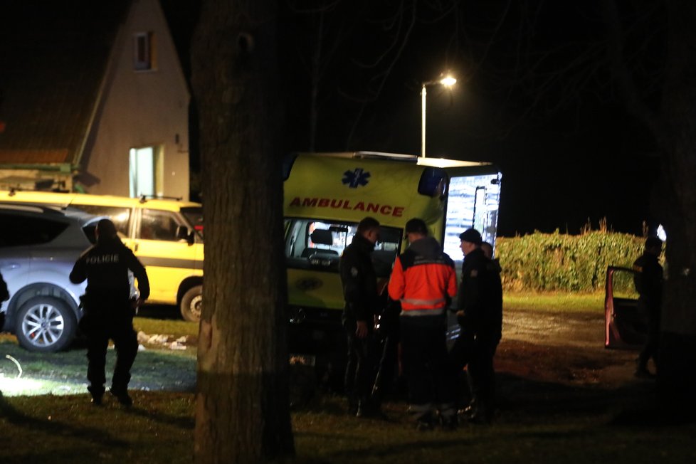 Při zásahu kvůli potyčce v Doksech na Kladensku policie postřelila muže. Podle policie nereagoval na výzvy ani na použití taseru.