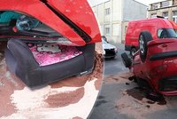 Řidič v Kladně obrátil auto na střechu: Z místa nehody utekl