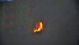Požár panelového domu v Kladně
