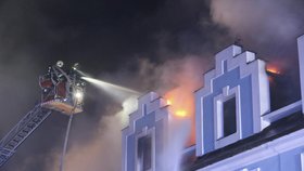Při požáru domu v centru Kladna byli evakuováni dva lidé
