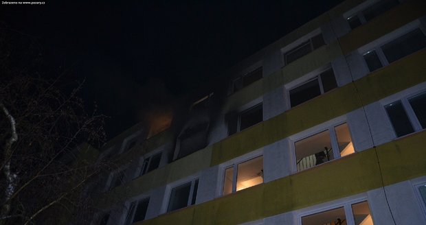 Patnáct lidí muselo dnes večer opustit svůj byt v Brně. V osmém patře totiž vypukl požár. Ilustrační foto.