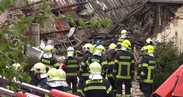 Výbuch domu v Kladně: Hasiči našli v sutinách mrtvolu