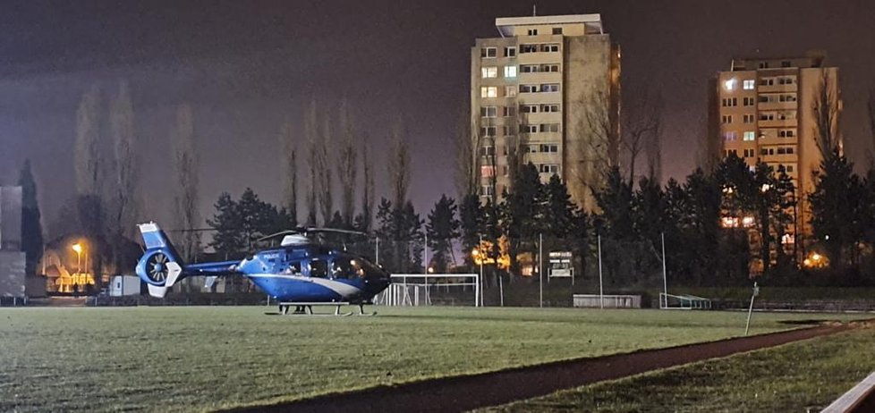 Výbuch v bytě na kladenském sídlišti zabil nejméně jednu osobu, stovky lidí musely opustit své domovy