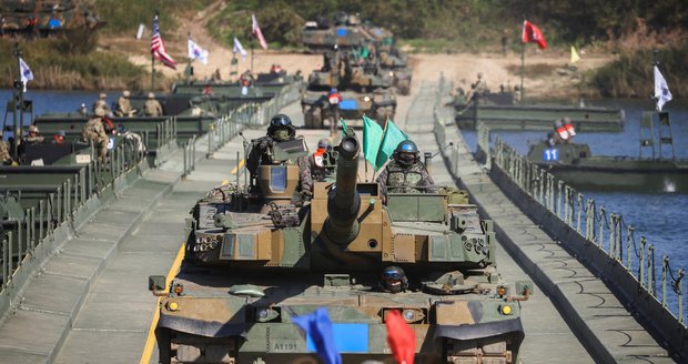 KLDR v reakci na jihokorejské vojenské cvičení pokračuje v dělostřelecké palbě.