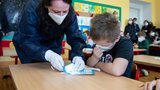 Peníze za PCR testy městským částem stále nedorazily: Vyplaťte je, žádá pražský magistrát ministerstvo