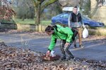 V Klánovicích vzniklo pietní místo na místě, kde v pátek zastřelil šílenec muže a jeho dvouměsíční dcerku.